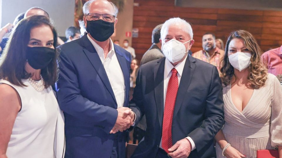 Apesar de resistências no PT e impasses com PSB, cresce chance de chapa com Lula e Alckmin Lula e Alckmin: como foi o jantar deles