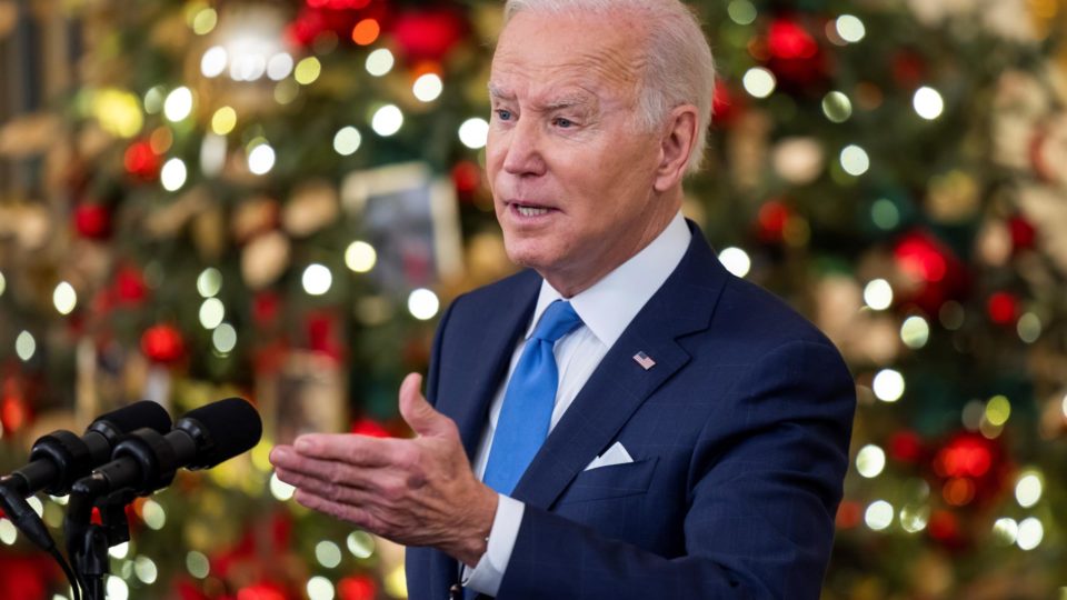 EUA prometem distribuir testes e países europeus reforçam restrições para conter Covid O presidente dos EUA, Joe Biden, anunciou novas medidas de combate ao coronavírus, na Casa Branca, Washington, 21 de dezembro