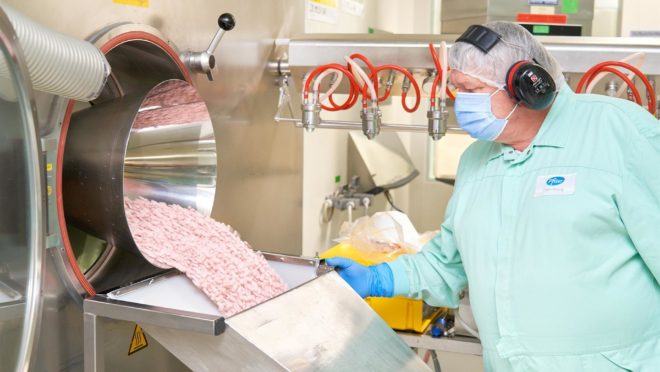 Pfizer envia pedido para uso emergencial de medicação contra a Covid-19 no Brasil