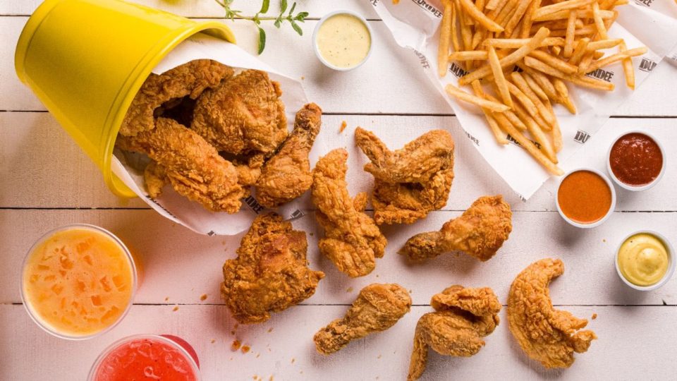 Nova marca de frango frito do Madero entra em operação com primeira unidade em Goiás frango frito