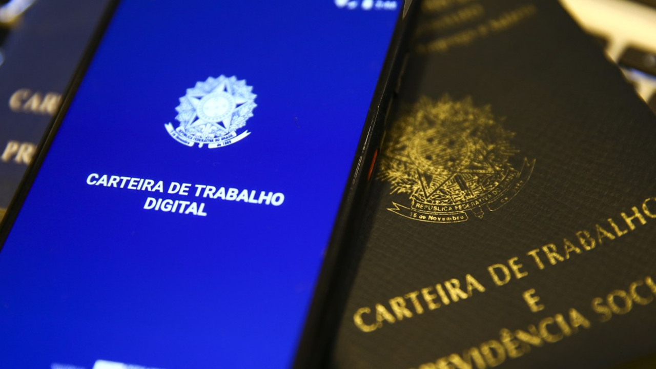 Governo está ajudando enterrar CLT e o maior prejudicado é o trabalhador