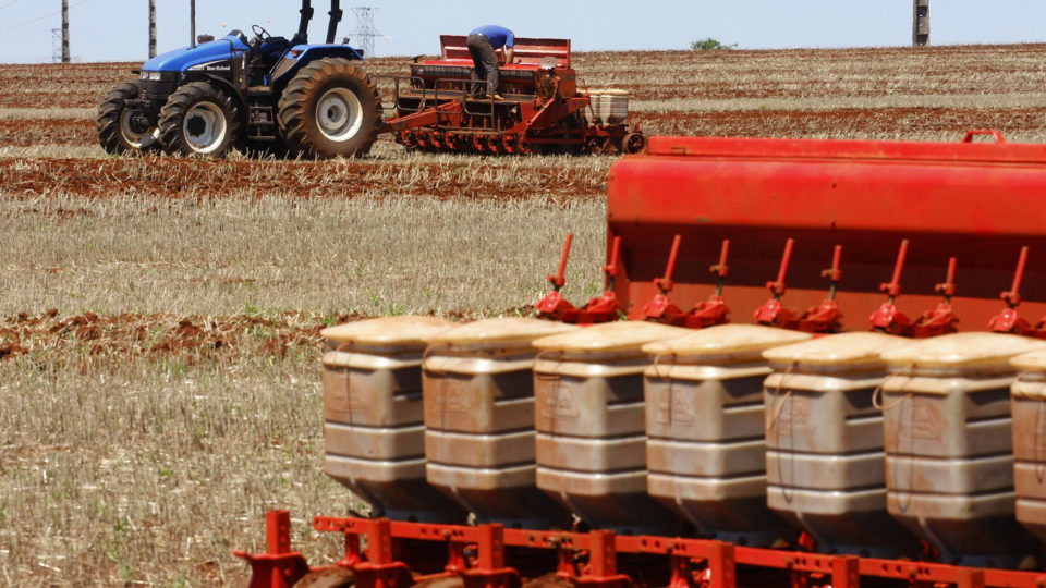 Paranaense Cocari compra concessionárias de duas gigantes dos tratores Área de produção de cooperado da Cocari, no Noroeste estado