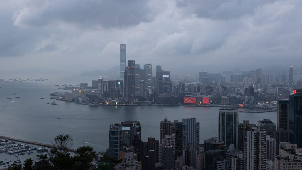 Hong Kong prende seis funcionários de site de notícias por “sedição” Autoridades de Hong Kong têm recorrido às chamadas leis de sedição da época colonial para prender e intimidar ativistas e críticos do governo