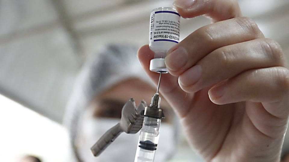 Enquanto Israel testa a quarta dose, a maior parte da África segue sem nenhuma vacina-covid-crianças