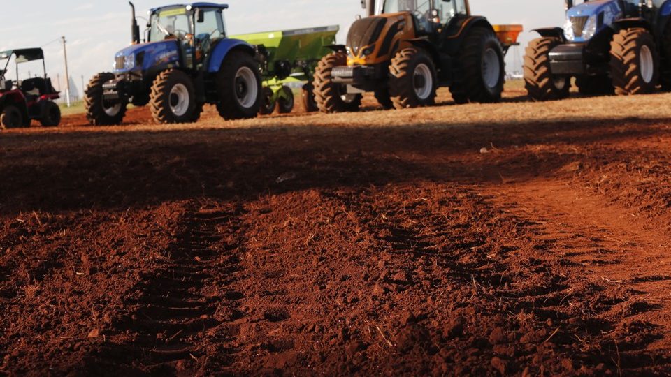 Para mostrar força do agro, cidade do PR promove desfile com 1.500 tratores Encontro de tratores será no dia 7 de janeiro, uma sexta-feira