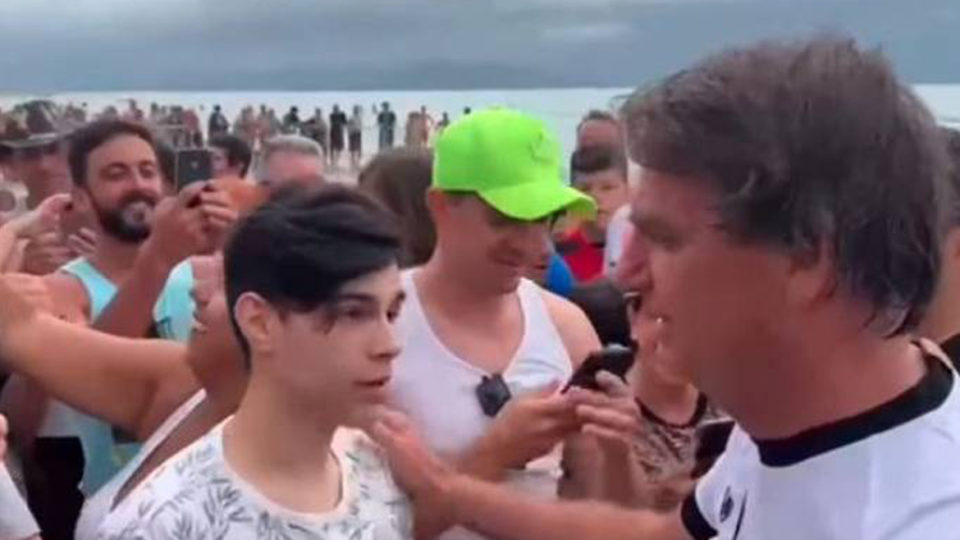 De férias em Santa Catarina, Bolsonaro faz publicação sobre ajuda do governo à Bahia De férias em Santa Catarina, Bolsonaro faz publicação sobre apoio do governo à Bahia