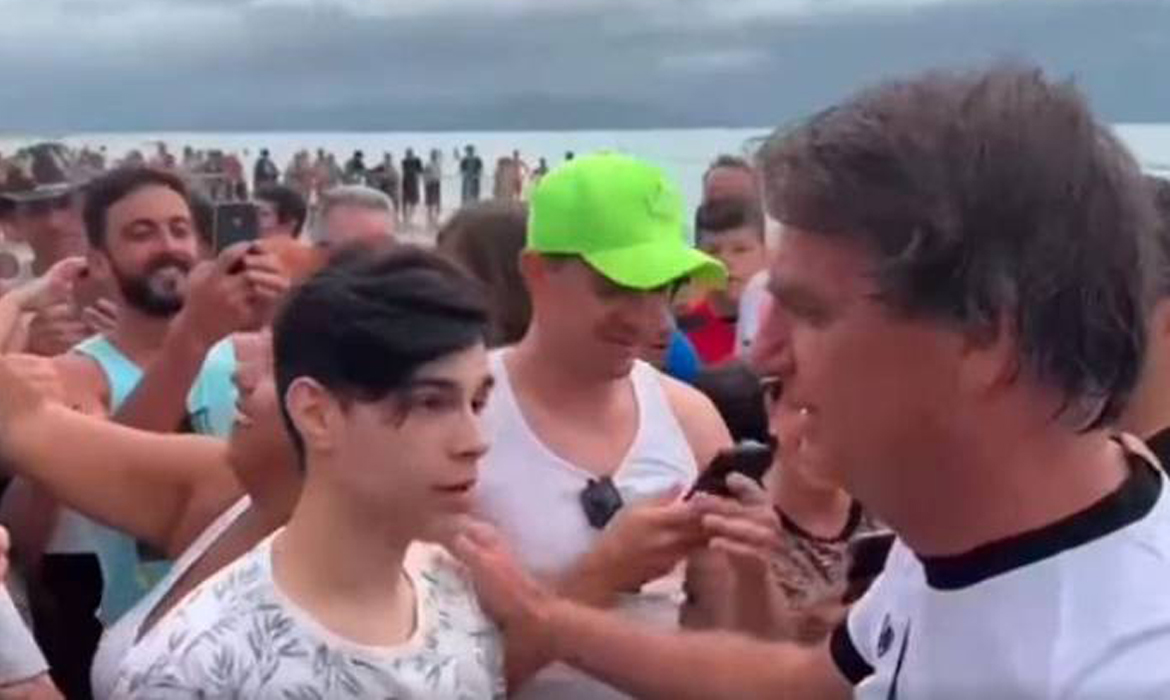 De férias em Santa Catarina, Bolsonaro faz publicação sobre apoio do governo à Bahia