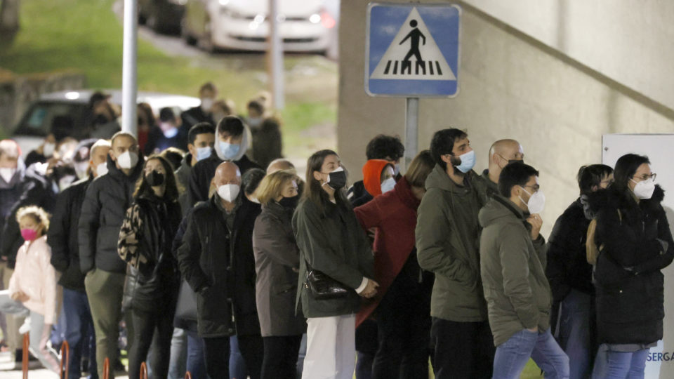 20 países registram os maiores números em contaminações desde o início da pandemia