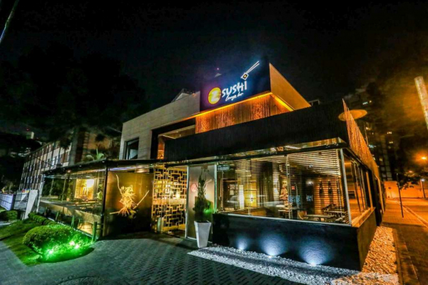 O Z Sushi fechou as portas no Batel para reabrir nas Mercês. No seu lugar vai ser inaugurada a segunda unidade da Cantina do Délio em Curitiba. O Z Sushi fechou as portas no Batel para reabrir nas Mercês. No seu lugar vai ser inaugurada a segunda unidade da Cantina do Délio em Curitiba.