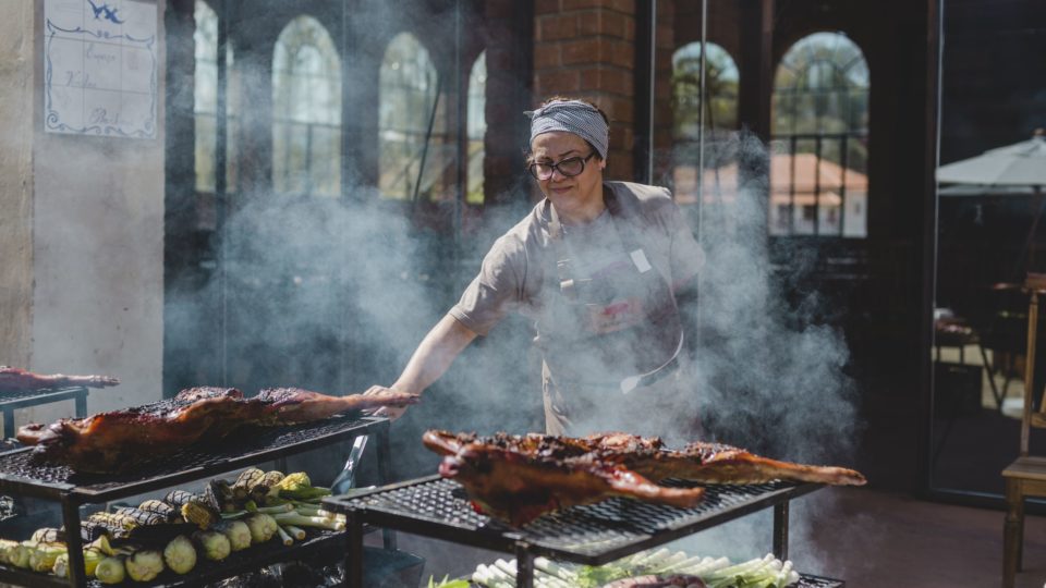 Chef Eva dos Santos está nos detalhes finais para a inauguração da Porco Prime, em fevereiro. Chef Eva dos Santos está nos detalhes finais para a inauguração da Porco Prime, em fevereiro.