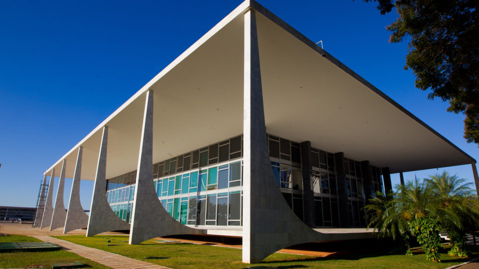 Passaporte da vacina, bafômetro, demissões em massa e mais: o que o STF vai julgar em 2022 Fachada do STF
