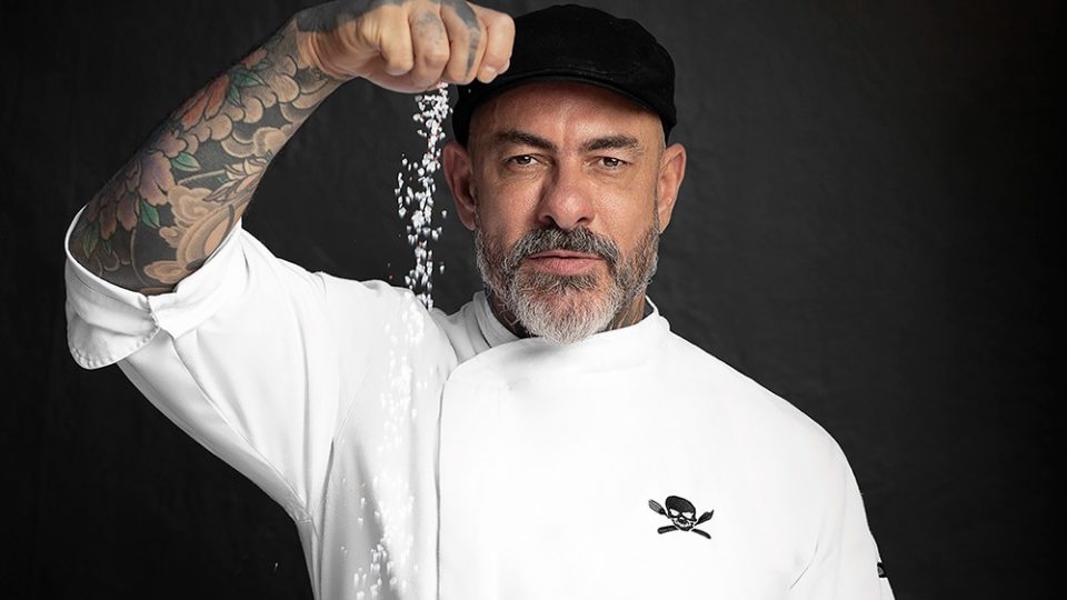 Henrique Fogaça explora novas receitas e a história do sal em novo livro livro Henrique Fogaça