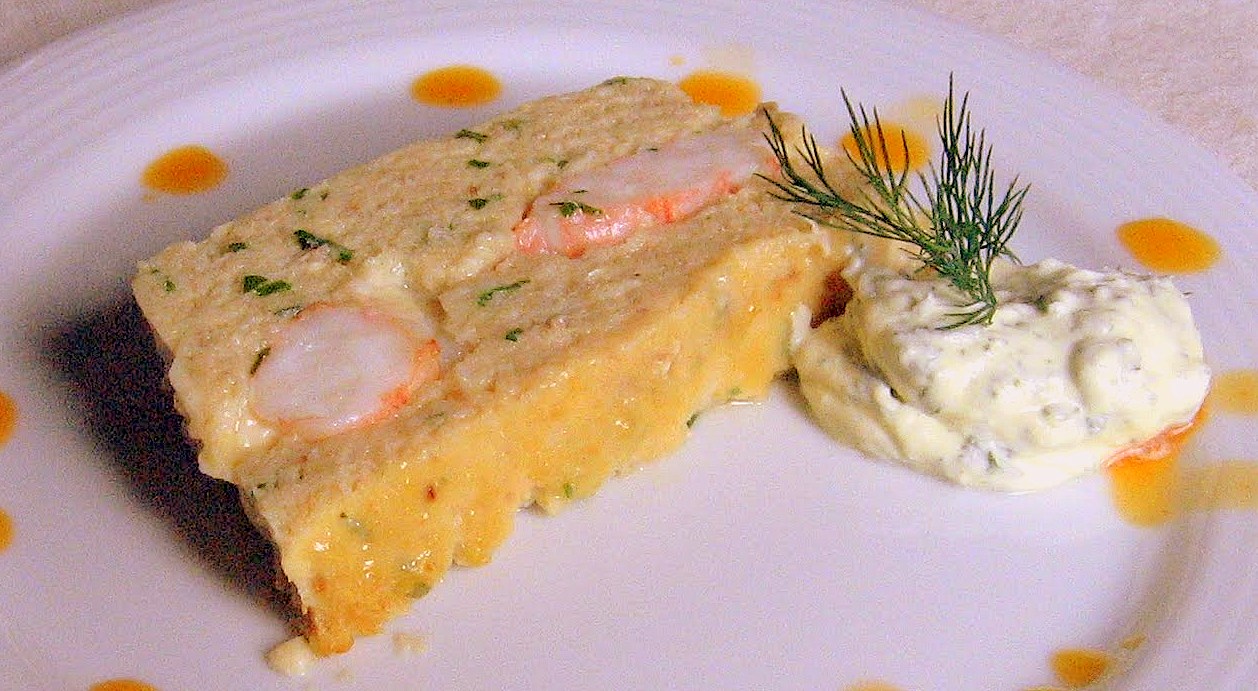 Terrina de peixe e camarão rosa, fácil e saborosa, para fazer em casa.