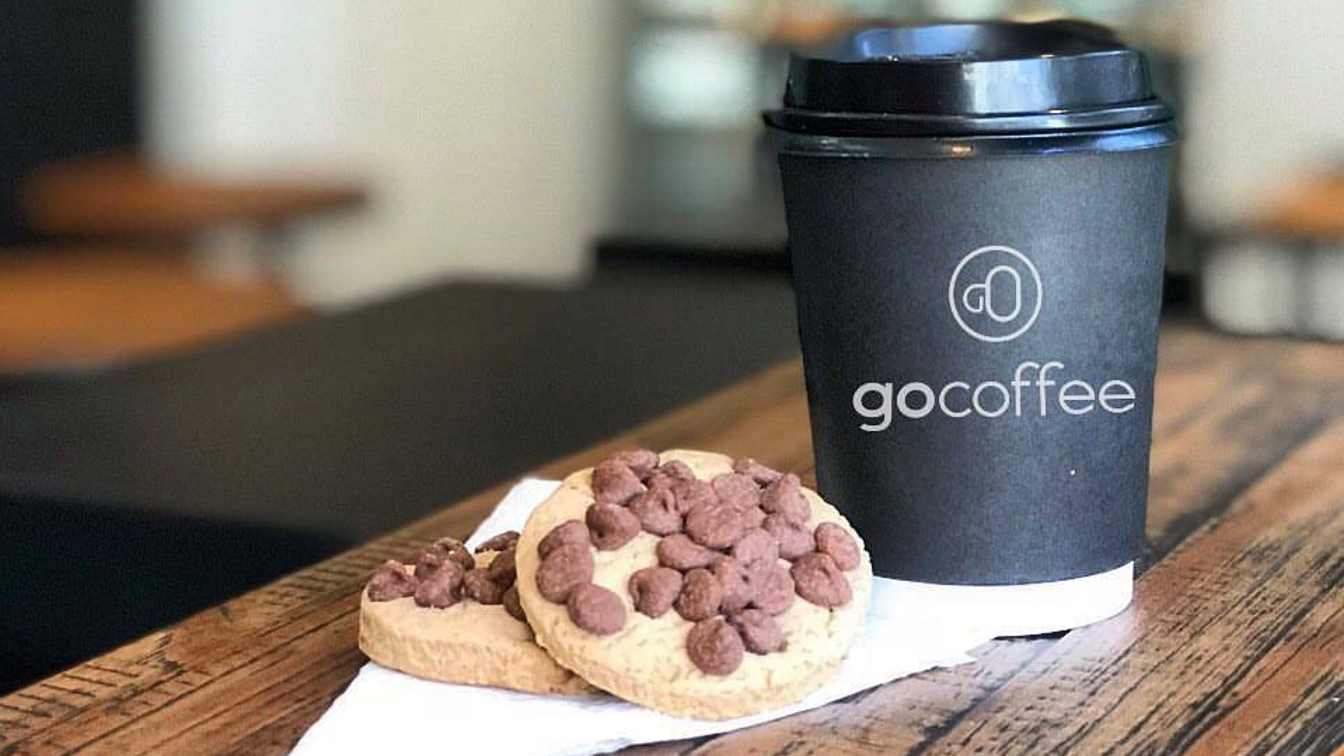 Além dos cafés tradicionais, Go Coffee oferece diversos outros sabores de bebidas quentes e geladas, além de doces para acompanhar