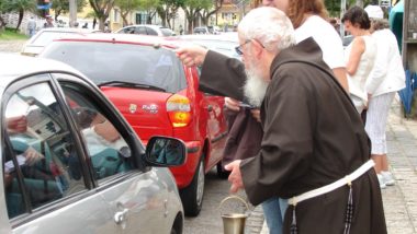Tradicional bênção de carros em Curitiba será nesta sexta-feira (7) Competando 70 anos em 2022, tradicional benção de veículos acontece nessa sexta (7), na Igreja Nossa Senhora das Mercês.