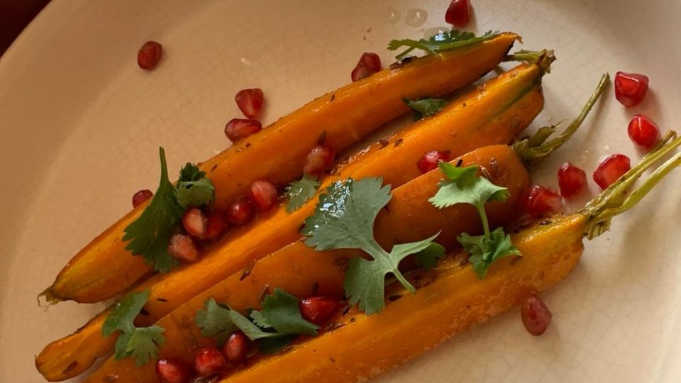Salada com romã e simpatia para atrair prosperidade salada com romã