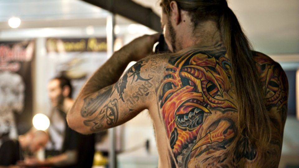 Lei regulamenta tatuagens que podem ser permitidas na Marinha Lei restringe o uso de tatuagens para o ingresso à Marinha.
