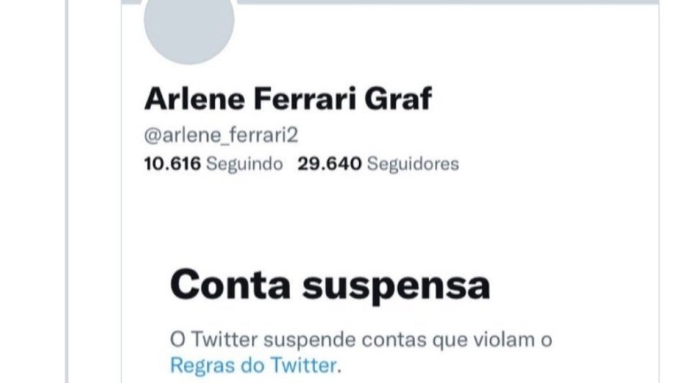 Mãe que perdeu filho após vacinação contra Covid-19 tem conta suspensa pelo Twitter Arlene Graf conta que tentou acessar seu perfil no Twitter na quinta-feira (6) à noite e foi surpreendida com a mensagem de que a conta havia sido suspensa.