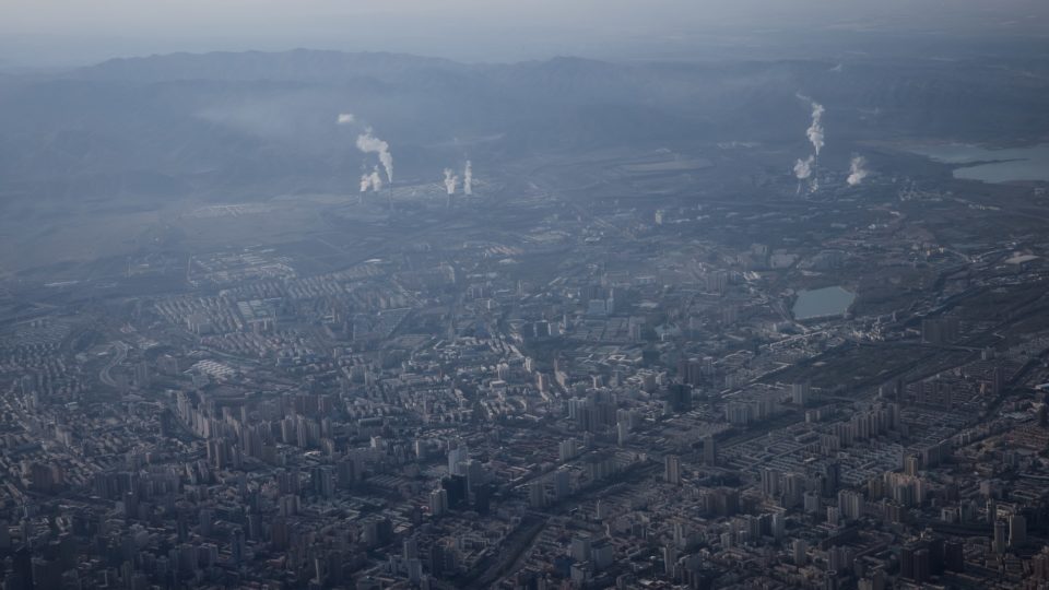 China designa para Hong Kong general que comandou repressão em Xinjiang Vista aérea de Urumqi, capital da região autônoma de Xinjiang