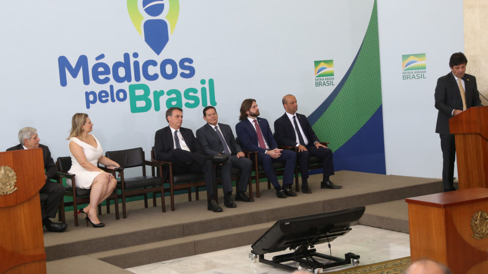 Entenda o programa que será uma das apostas de Bolsonaro para 2022. Reforma Tributária deve sair da gaveta Bolsonaro participa do lançamento do programa Médicos pelo Brasil