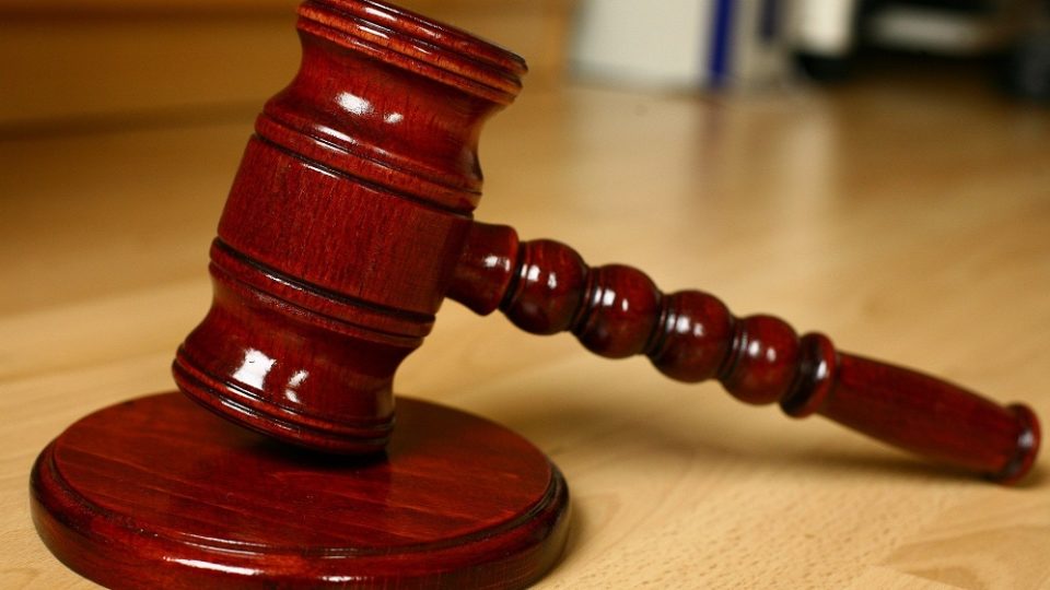Sargento do Exército é condenado e excluído da corporação por beijar aluna do Colégio Militar Sargento do Exército é condenado e excluído da corporação por beijar aluna do Colégio Militar