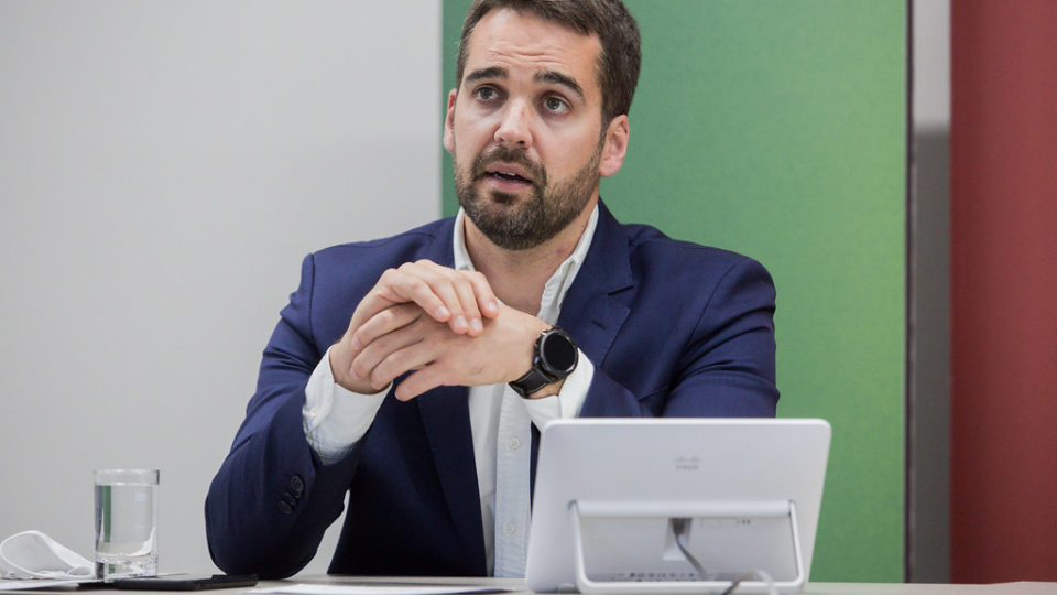 Governador do RS, Eduardo Leite testa positivo para Covid-19 pela segunda vez O governador do Rio Grande do Sul, Eduardo Leite (PSDB).