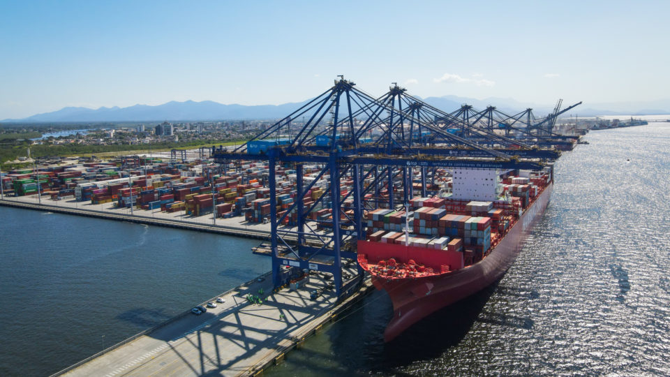 Entre Paranaguá e a Ásia: nova rota marítima amplia oferta de contêineres Terminal de Contêineres de Paranaguá ganha mais capacidade com nova rota ligando Brasil à Ásia.