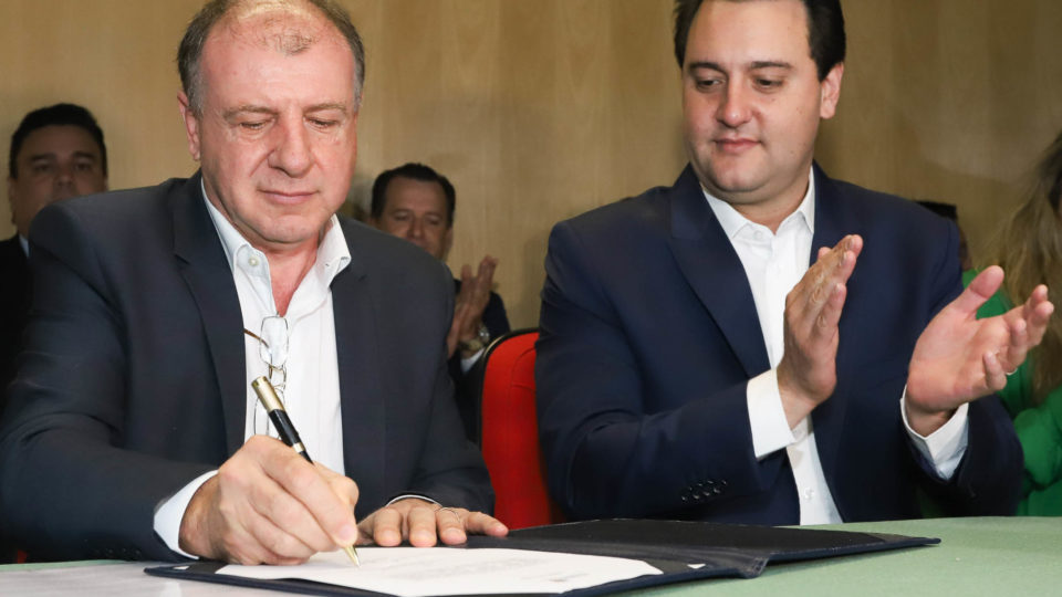 Ratinho Junior oficializa troca de Guto Silva por João Carlos Ortega na Casa Civil João Carlos Ortega é braço direito político de Ratinho Junior desde os tempos de Jandaia do Sul.