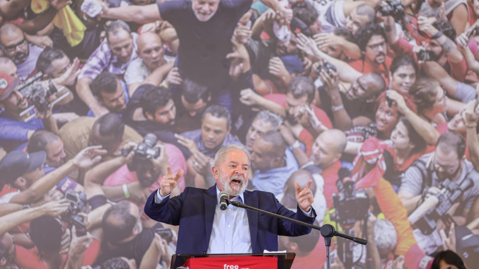 Se 65 milhões de brasileiros cogitam mesmo votar em Lula, onde foi que erramos? Pesquisas passam por uma crise de credibilidade, sim. Mas, se Lula realmente conta com o apoio de 66 milhões de brasileiros é porque errados. E muito.