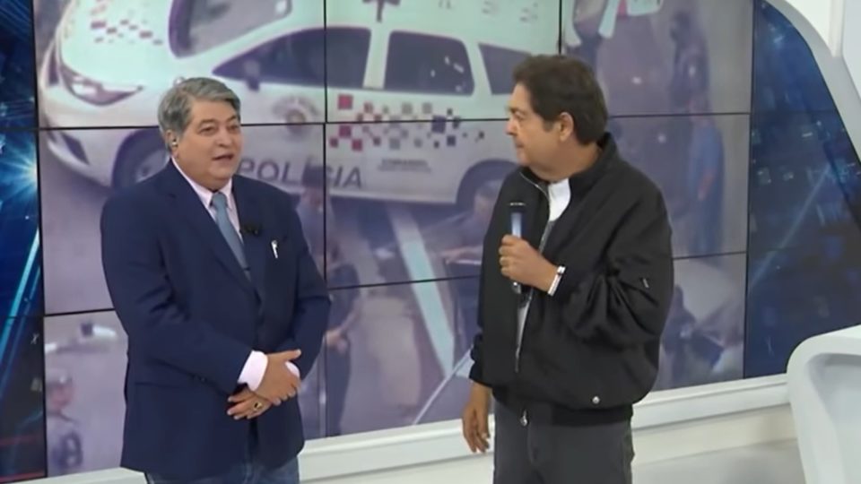 Datena diz que será candidato ao Senado Datena confirmou a intenção de disputar uma vaga ao Senado na conversa com Faustão, ao vivo, no programa Brasil Urgente
