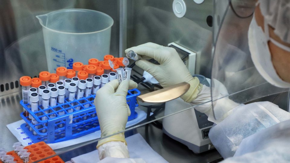 Variante ômicron já é predominante no Paraná, confirma relatório Relatório confirma predominância da variante ômicron no Paraná