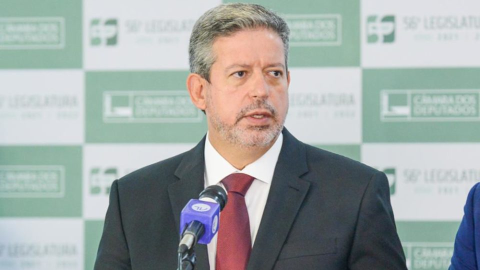 Lira critica governadores e cobra Senado sobre solução para o preço dos combustíveis Presidente da Câmara, Arthur Lira
