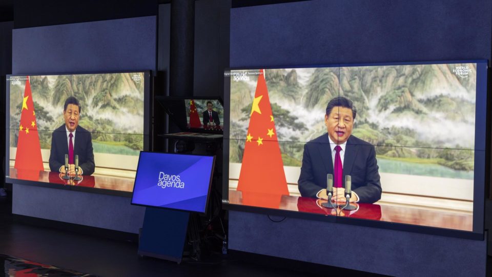 Na Agenda Davos, Xi defende “tendência da globalização” e “oposição ao protecionismo” Em videoconferência, ditador alegou que a China “não deve sacrificar seu crescimento para proteger o meio ambiente”