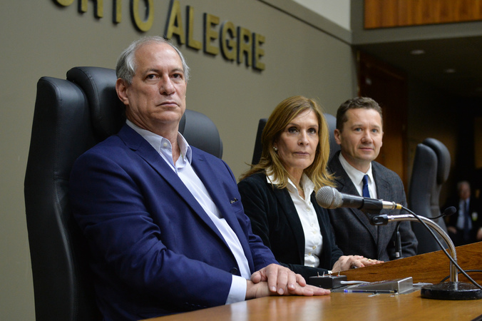 O ex-ministro Ciro durante cerimônia em Porto Alegre