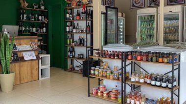Gastronomia curitibana “desce a serra” para atender no litoral paranaense e de Santa Catarina A Ragú Rotisseria abriu loja pop-up em Caiobá em parcerias com outras marcas de Curitiba.