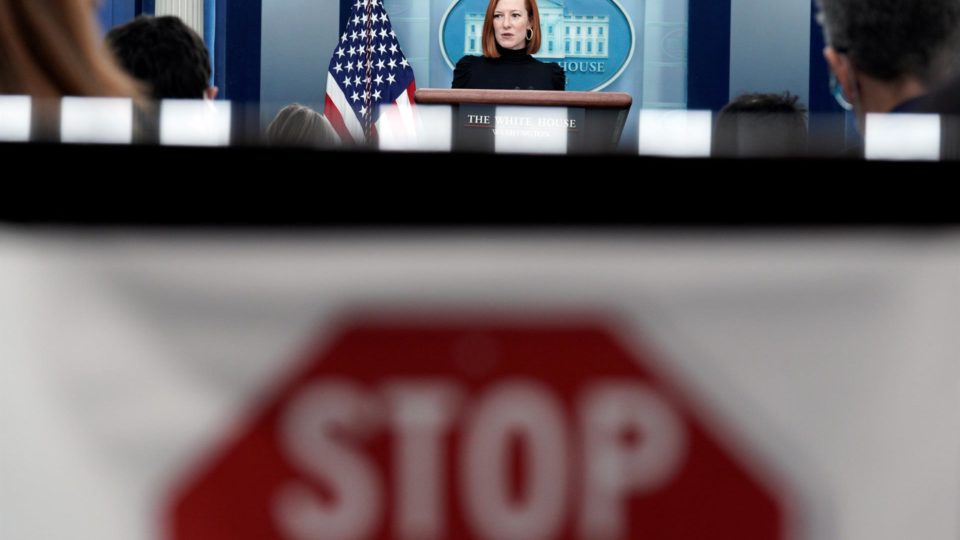 Juiz do Texas derruba ordem de Biden para que funcionários federais se vacinem Apesar da decisão judicial, porta-voz da Casa Branca, Jen Psaki, disse que 98% dos funcionários federais já estão vacinados contra a Covid-19