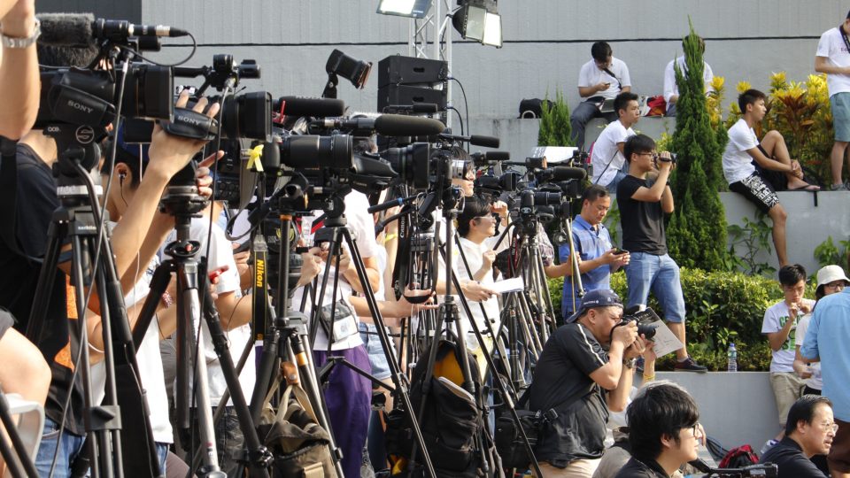 Jornalismo – menos adjetivo e mais substantivo Jornalismo – menos adjetivo e mais substantivo