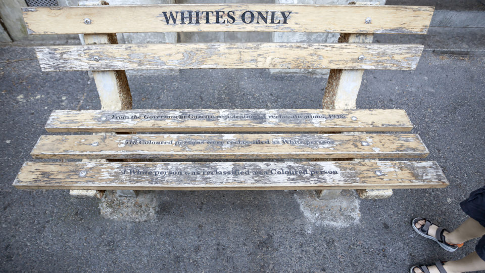 Como os progressistas promovem a segregação racial sob o disfarce da “igualdade” A estratégia dos progressistas é criar um novo status quo — a chamada “discriminação antirracista” — e usar a cultura para coagir a maioria a aceitar isso.
