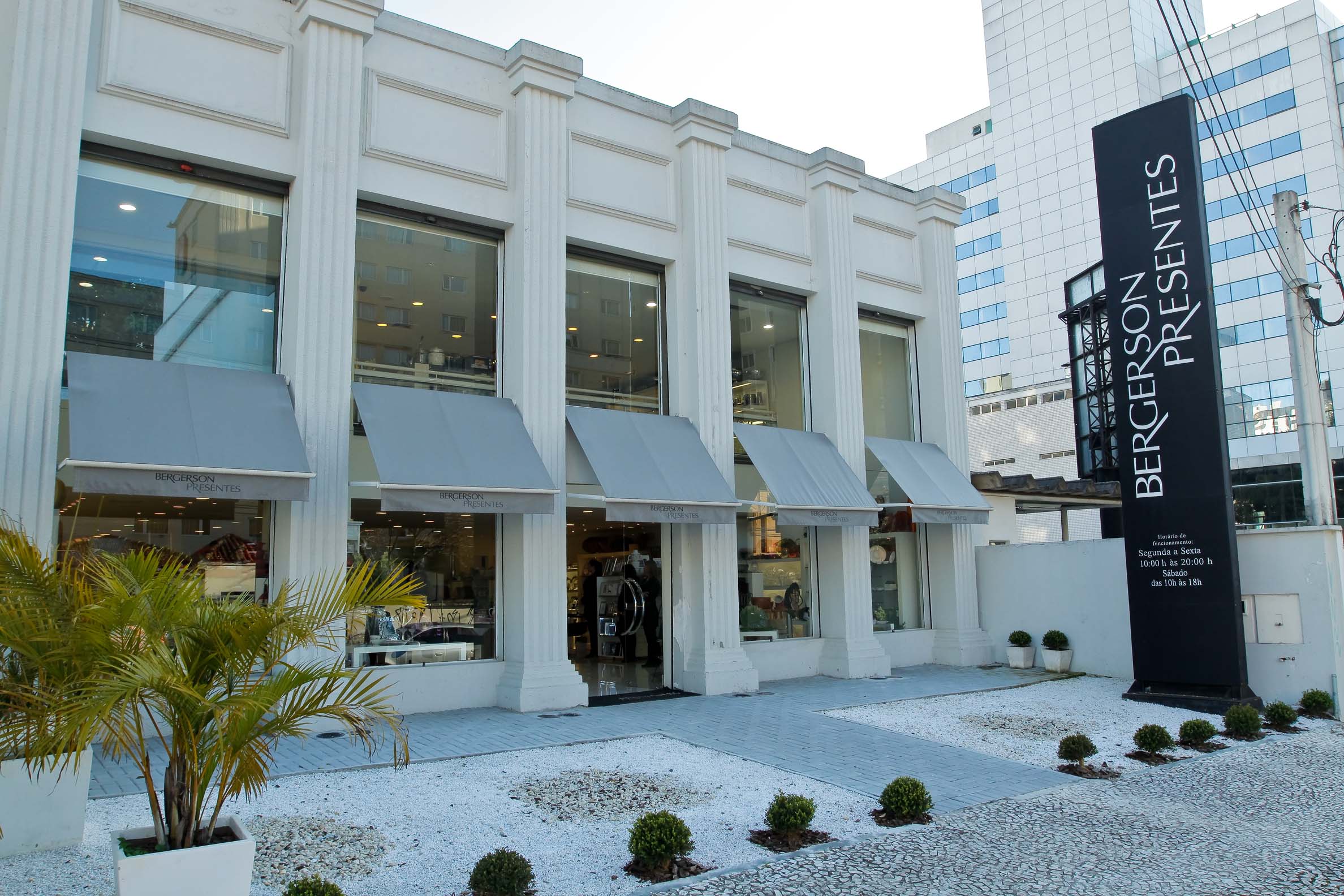 Fachada na loja Bergerson Home, do grupo Bergerson, que vai fechar em Curitiba