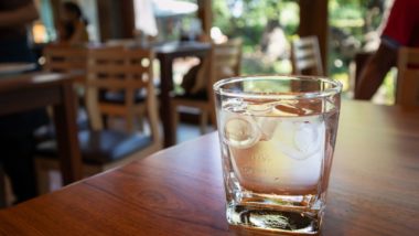 Água e café de graça e sobremesa sem açúcar: até onde o poder público pode interferir nos restaurantes? Água de graça