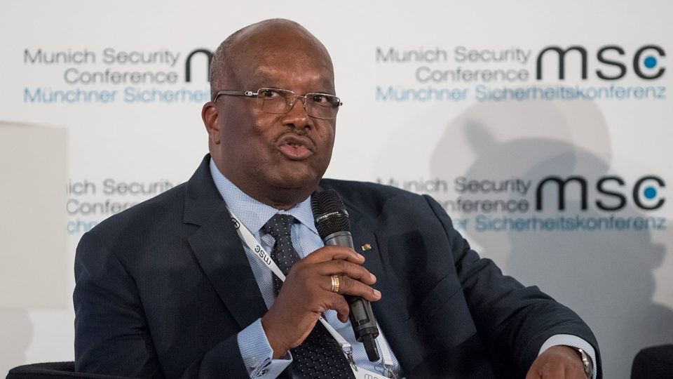 Militares prendem presidente de Burkina Faso e fecham fronteiras Militares apontaram “incapacidade” de Roch Kaboré de unir o país; além do governo, Assembleia Nacional de Burkina Faso também foi dissolvida