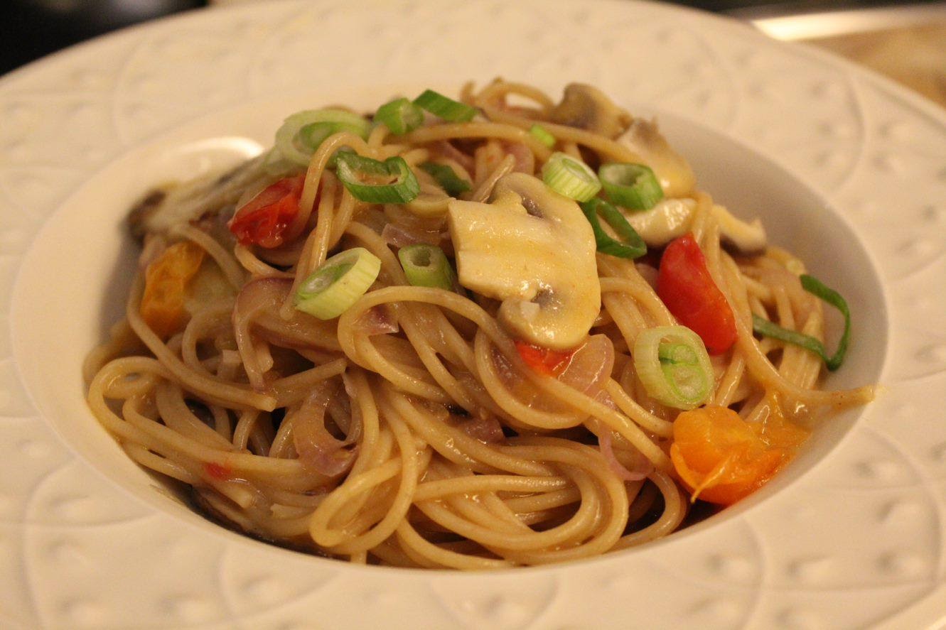 Dá para prepara a receita toda de espaguete em uma panela só.