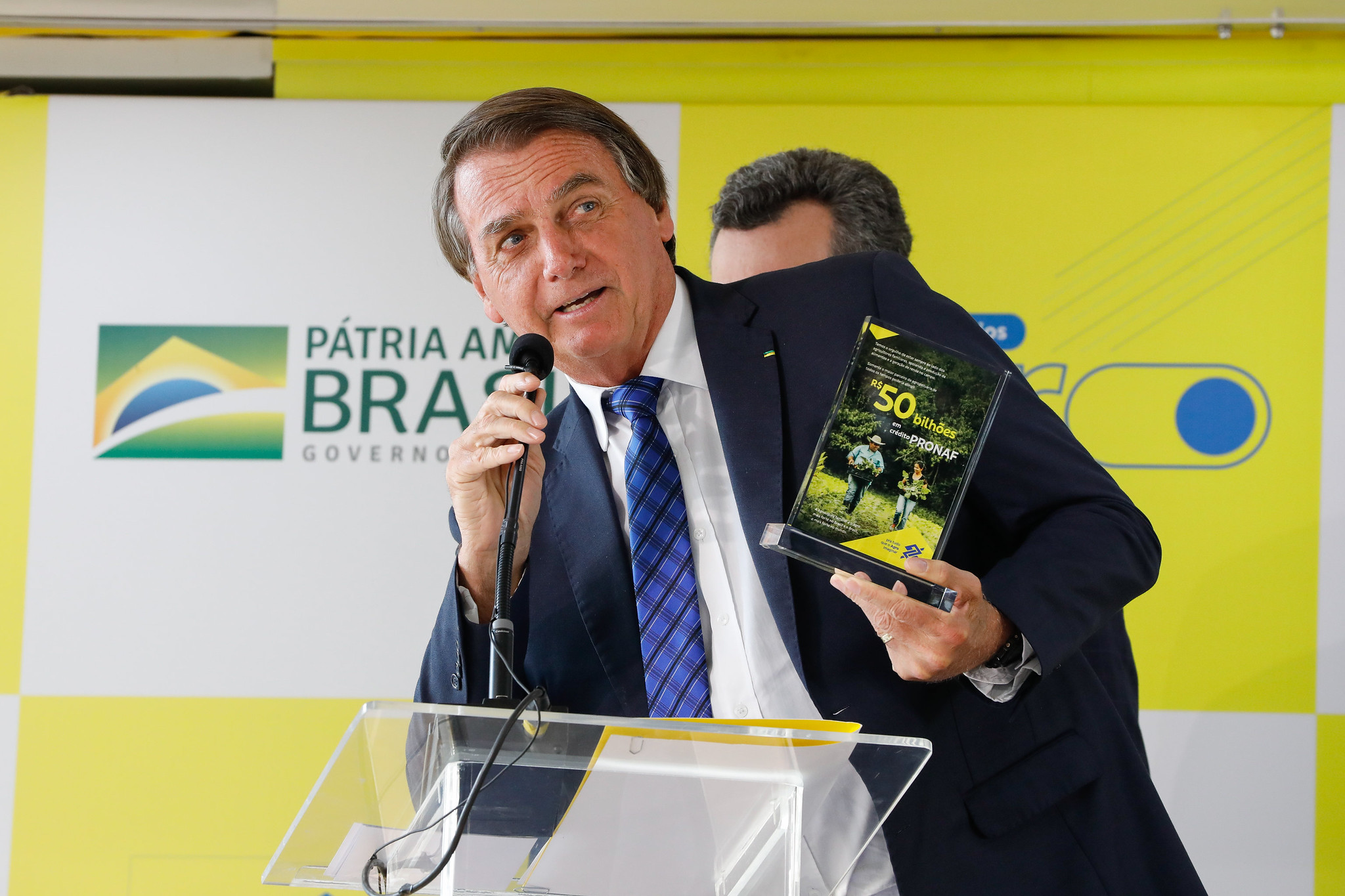 Aos poucos, o presidente Jair Bolsonaro começa a inserir mais em seus discursos questões econômicas que afetam mais a vida do eleitor médio.