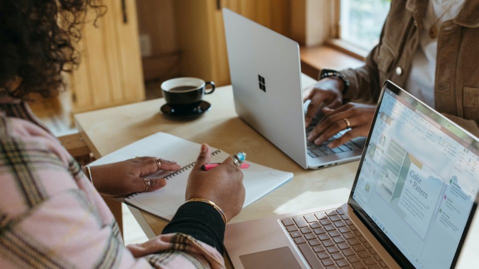 Agenda: programas de capacitação em TI e novas vagas no mercado de trabalho Programas de capacitação em TI e novas vagas no mercado de trabalho
