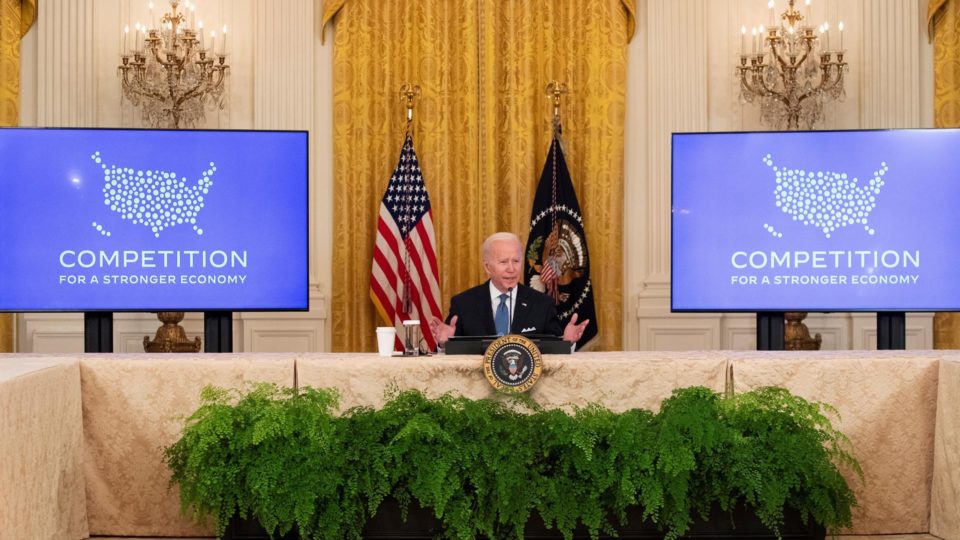 Biden xinga jornalista na Casa Branca ao responder pergunta sobre inflação Presidente americano já havia atacado outra correspondente da Fox News na semana passada