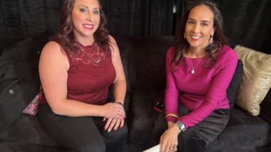 Mãe processa distrito escolar nos EUA após suposto incentivo para filha mudar de gênero Jessica Konen, autora da reclamação legal contra o distrito escolar de Spreckels, ao lado da sua advogada e CEO do Center for American Liberty, Harmeet Dhillon