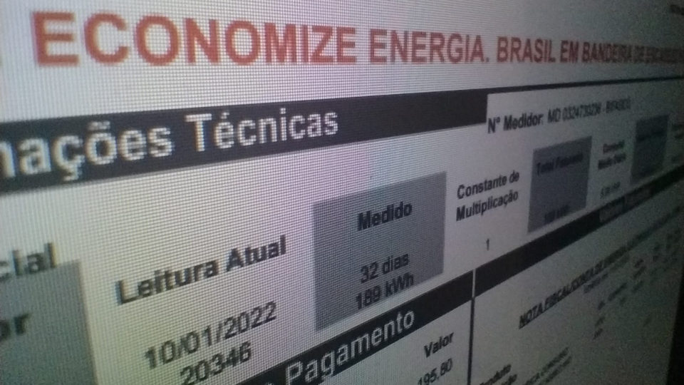 Bandeira tarifária lá em cima: por que a conta de luz não cai com as chuvas Bandeira tarifária