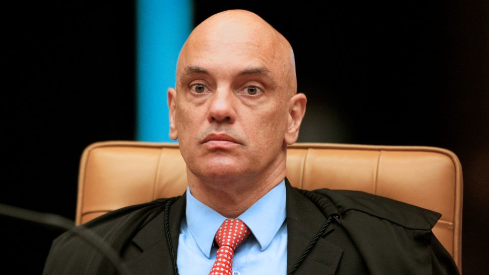 Moraes rejeita recurso da AGU para derrubar intimação de Bolsonaro para depor Ministro Alexandre de Moraes na última sessão plenária deste ano judiciário de 2021.