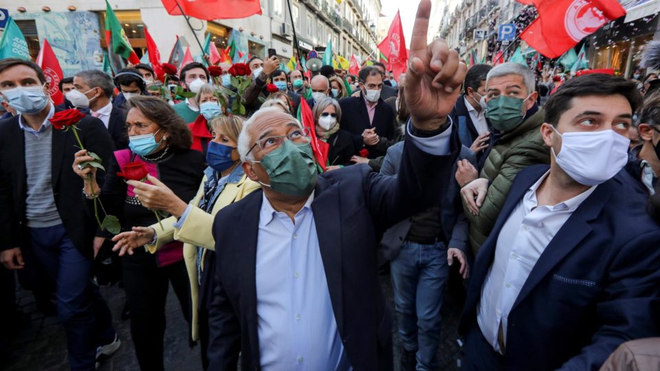 Portugal: socialistas têm ampla vantagem em votação, mas direita ganha força Eleições legislativas em Portugal
