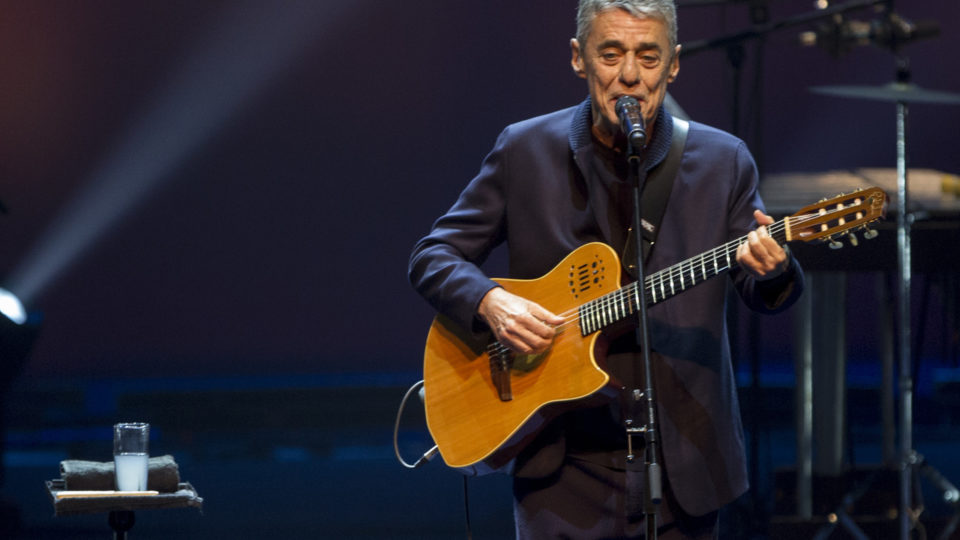 chico buarque com açúcar com afeto